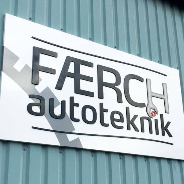 Facadeskilt hos Færch Autoteknik